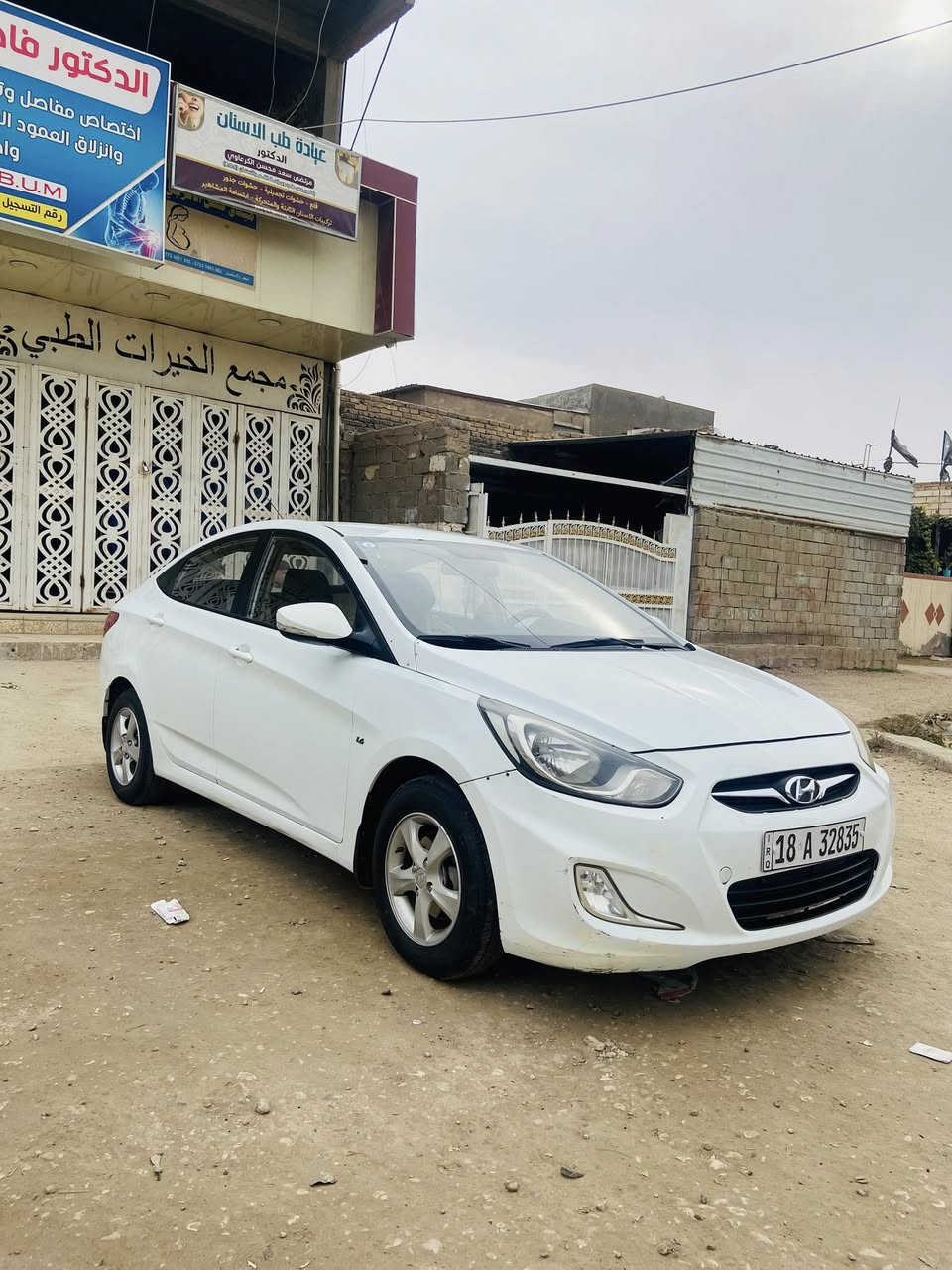 سلام عليكم 

اكسنت 2013خليجي
محرك 1600دوش 
محرك +كير كفاله من الفتح والتنقيص والتبخير
تبريد تدفئه شغال منضومه جديده كامله
داخل نضيف وجديد
ضرر بابين جهة السايق صبغ بدون دواخل 
سياره نضيفه وجاهزه ماتصرف عليها 
ادامه للمحرك البارحه بخاخات وبلكات وفيت بم جديد اصلي
سياره بسمي هزه ما صاقطه جديده 
سعر 93وبيها مجال مراوس بالنترا صفره تكسي حسب القناعه 
الاستفسار ***********بابل الحله
