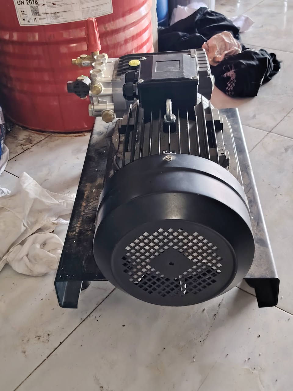 مضخه ايطاليه مع صونده طول ٢٠ متر مع يده للبيع السعر مليون وميه وخمسين للأستفسار أكثر الاتصال على الرقم ***********
