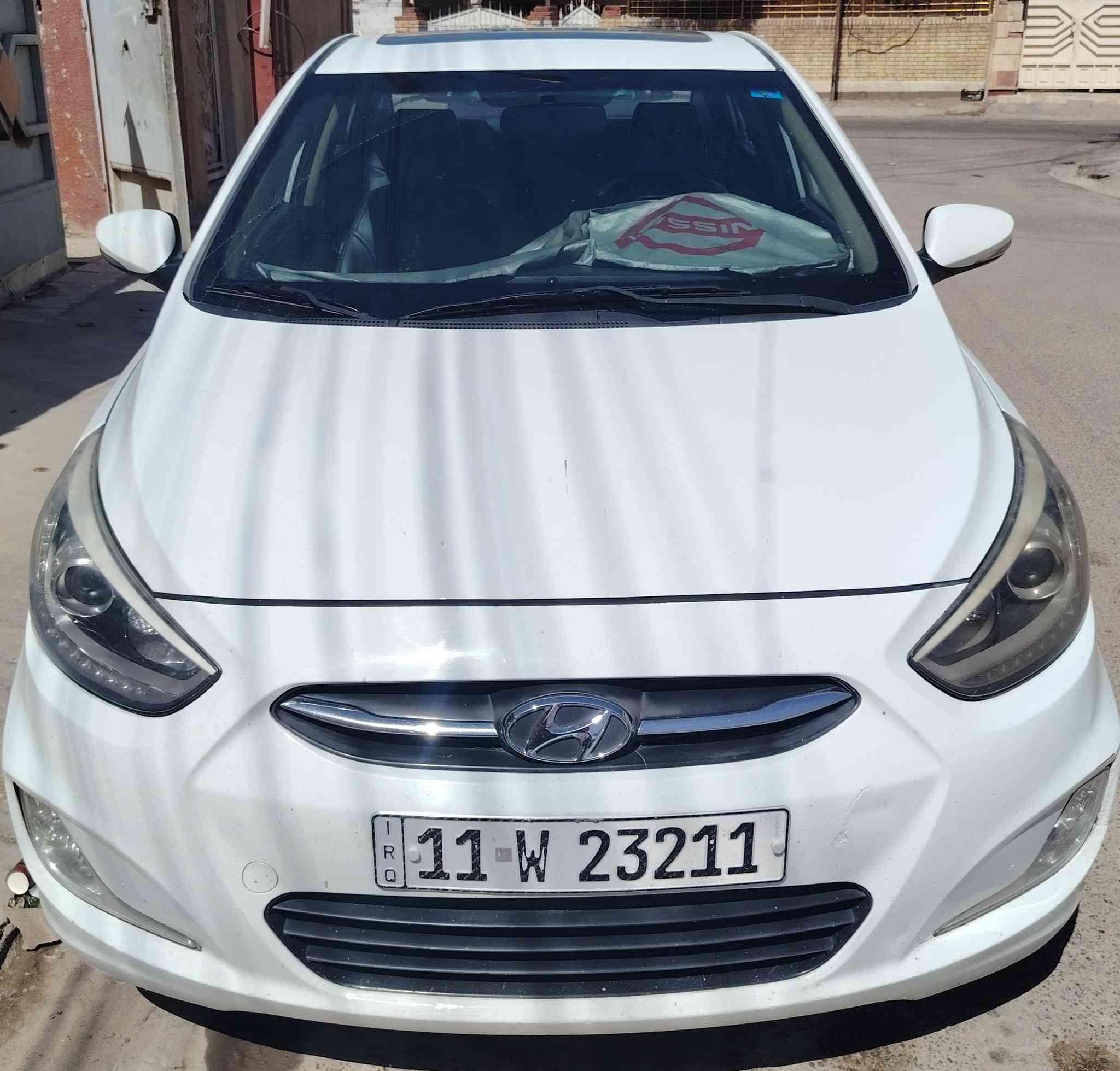 سلام عليكم اكسنت 2017 ابيض وكاله خليجي رقم بغداد مميز باسمي رقم جديد كفاله من صبغ والتبديل بيها مكانين بارد بال جملغات خلفيه ع كدئ شبر
فول موصفات ماشيا 90 حقيقي من زيرو عدنا محرك 1600 بيها سونار بالمنشور
الموصفات :
سلايت. 
شاشه ايباد مع كامره
تحكم ستيرن.
لد نهاري او حاجب لايت عدسه.
بك لايت لد.
سبايدر خلفي.
السياره عليها صيانه منظومه تبريد كامله ٨٠٠ الف
جامه اماميه جديده
سياره 5 ويل كب.
مع تخم تاير جديد.
السياره مغلف كاعيه مع الكشنات من زيرو جلد.
السياره بدون حالوب بدون فتح
السعر 123 بيها مجال بسيط ***********  
مكانها بغداد حي الاعلام
اسف ع الاطاله
