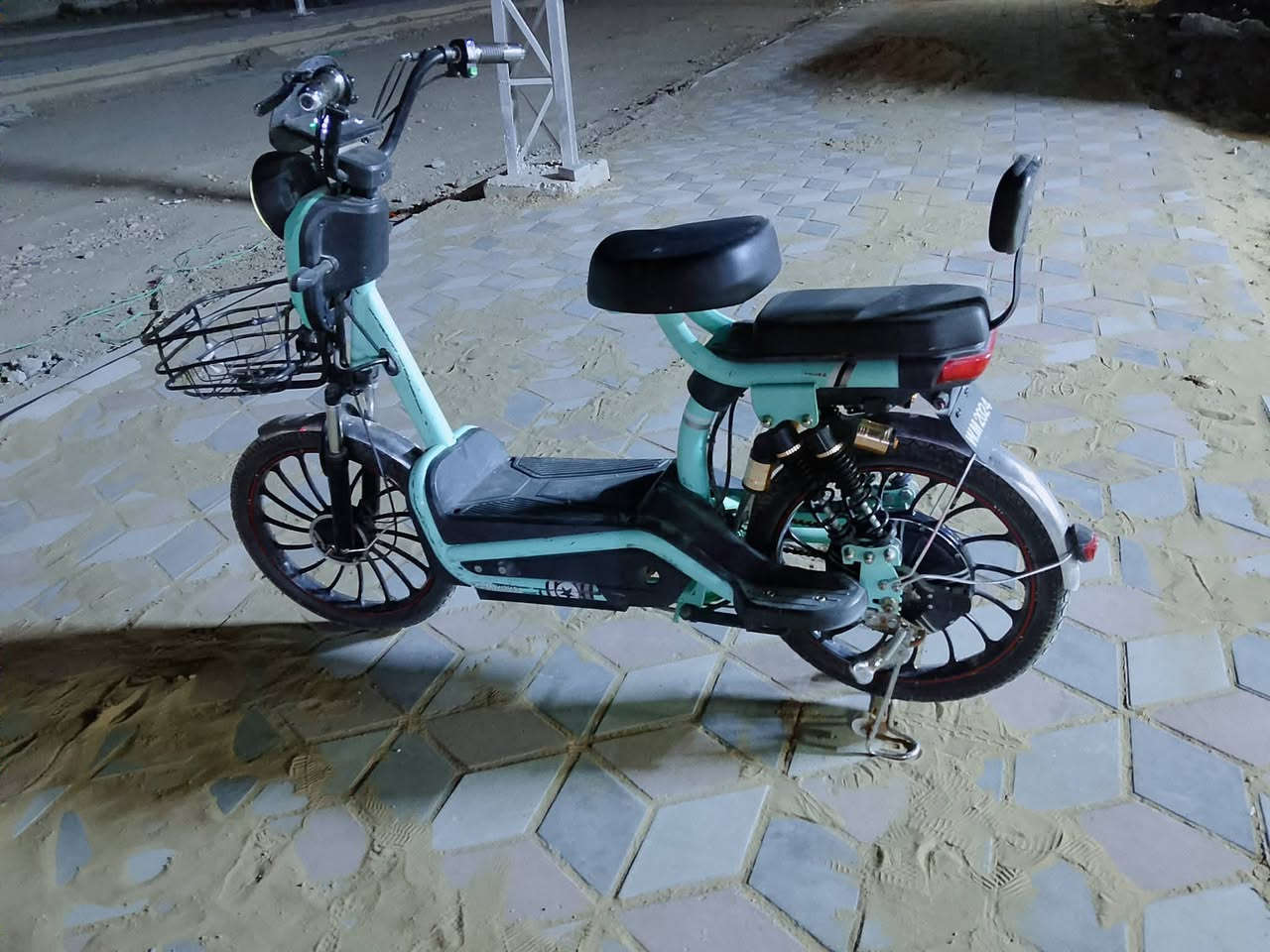 السلام عليكم
دراجه شحن موديل 24 + 4 نمر + السرعه 99km.
نضافه خير من الله + 4 بطاريات + شاحنه مالته الاصليه. 
275 وبيه مجال حك الجيه. 
شراي اتصل ***********
مكـاني الـخالـص.✅🔥.
