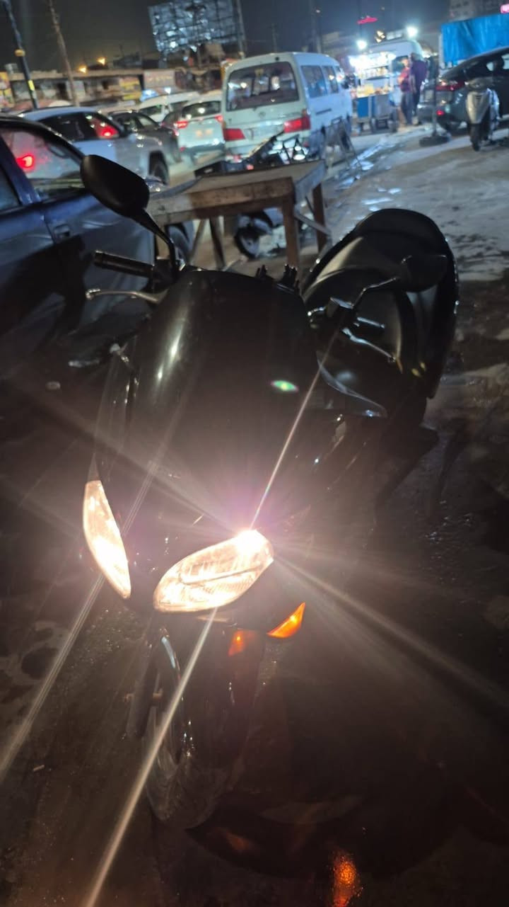 الـسلام عـليكم
حبـايب فـورزا 09 
 صـوتهـة عـالي ويـخبل 
1- مـكينة نـظيفة حـيل لاتنـقيص ولا تبـخير 
2 - لايـتات زنـون قويـة 
3- كـفراتهـة نظـافة90% 
4- تـايرات نظـافة 80% 
5- كـهربائيات شغـالة كلـهة هية والاشـاير 
6- دراجـة تجـي تفـحص وتاخـذ
الـسـعر عـالخاص 
مـكاني بغداد....  كاظمية
رقـم ***********
تواصل او واتـساب
