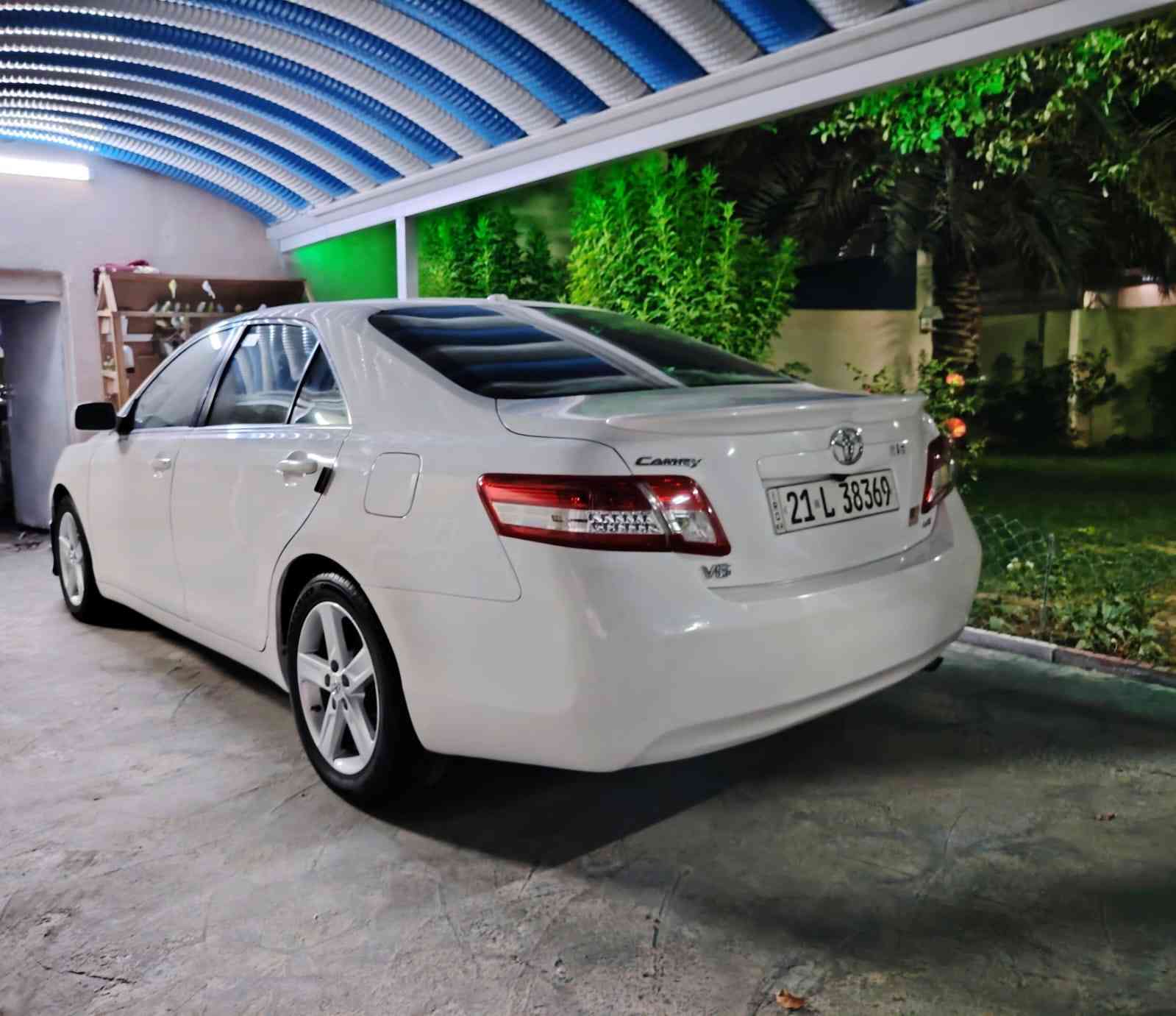 كامري امريكي 2010 ابيض ثلجي
محرك 2500
كير 6 نمر
مواصفات LE 
كشن كهربائيّ 
تحكم استيرن 
مثبت سرعه
شاشه كامره امامي خلفي 
حادث بنيد فقط 
مكان السياره بابل الشوملي 
*********** واتساب 
***********
