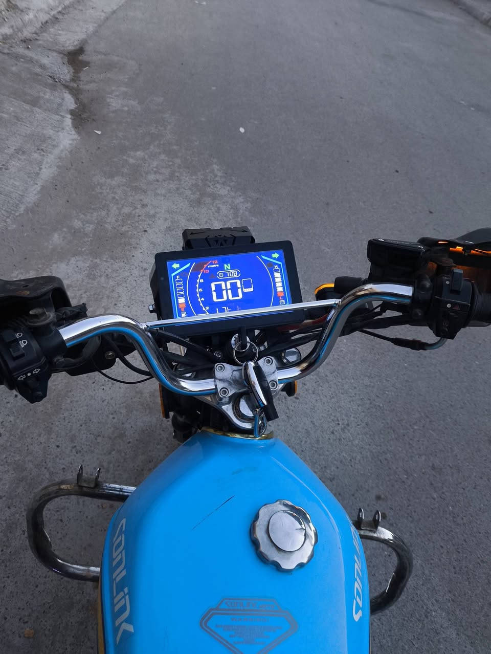 مراوس بفروزع 06 أو 08 
جديده بعدها بضمان الشركه 
موديل 2025 دراجه تخبل ما شاء الله 
اوراق المعرض بيها و منفيست دخول 
بغداد الامين ***********
