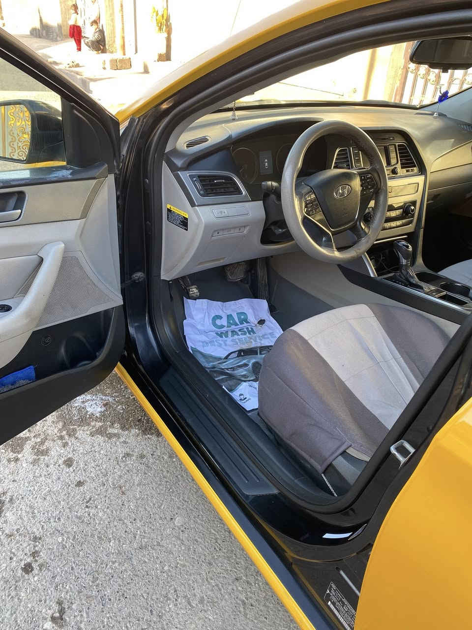 للبيع سوناتا موديل 2015 نص فول تحكم جهتين كشن كهربأي كامرة شاشة  زغيرة حادثها جاملغ وبنيد بدون دواخل بدون ايرباك مكينة كير كفالة السعر 122وبيهة مجال الرقم صاحب السيارة ***********
