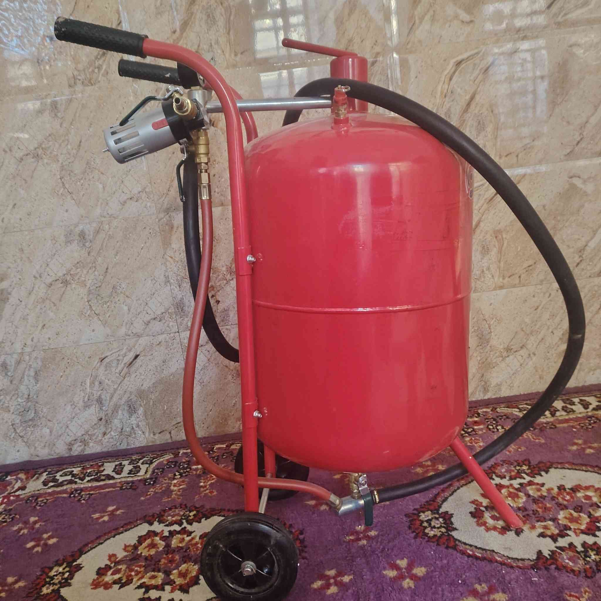 السلام عليكم
ضاغطت رمل او ساند بلاس او بطل رمل
تستخدم لزالت الصداء والصبغ و تقشير العوازل بل ضغط الرمل والهواء .
#الحجم
٢٠ كالون رمل من عدا الهواء
ارتفاعه متر و٣٠ وعرضه ٦٠ سانتيم بطل عمودي وساعه لمعرفت ضغط الهواء 
للبيع
#العنوان كربلاء الحر
***********
***********
