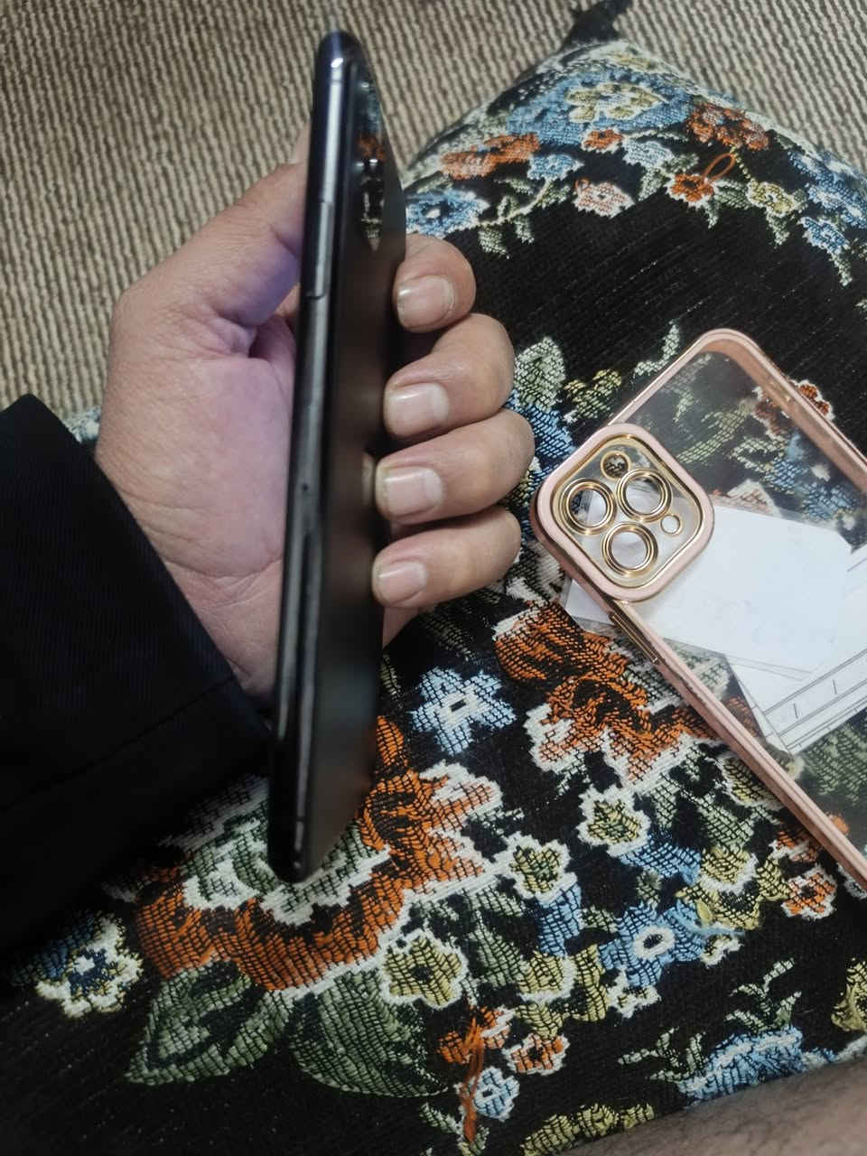 اي فون 11 برو ماكس ضاكره 256 جهاز جديد بمعنه الكلمه استخدام شخصي مبدله بطاريه فقط ول باقي كفاله ***********
