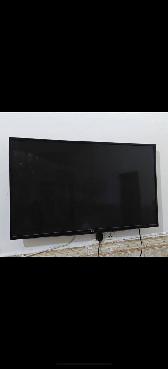 سلام عليكم عندي شاشتين للبيع
الاولى Toshiba LED طراز 43S2650EV:
الموديل: 43S2650EV
الحجم: 43
نوع العرض: LED TV
مزود الطاقة: 100-240 فولت ~ 50/60 هرتز 75 واط
الصوت: يدعم Dolby Digital Plus
المنافذ: يحتوي على مدخل HDMI واحد 

الثانيه
LG طراز 43LH510V-TD:
الدقة: Full HD.
الحجم: 43 بوصة.
النوع: LED سمارت.
معدل التحديث: 50 هرتز.
المنافذ: يحتوي على منفذي HDMI ومنفذ USB 2.0 واحد.
الصوت: يدعم فك تشفير صوت Dolby Digital ويحتوي على سماعتين بقدرة 10 وات لكل منهما، مع وضع صوت محيطي افتراضي (Virtual Surround).

للعلم الشاشتين لا تدعم الانترنيت 
للاستفسار ***********
