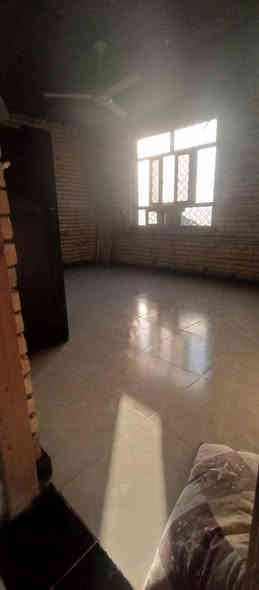 سلام عليكم عندي دونم الواجهة 20*125وبي بيت كامل امكمل عدة الابياض  وبي محلات عدد 2 للبيع في منطقة الخنساء الدونم مو فرعي علة الشارع مقابيلة تبليط البيت وهاذ رقمي ***********
