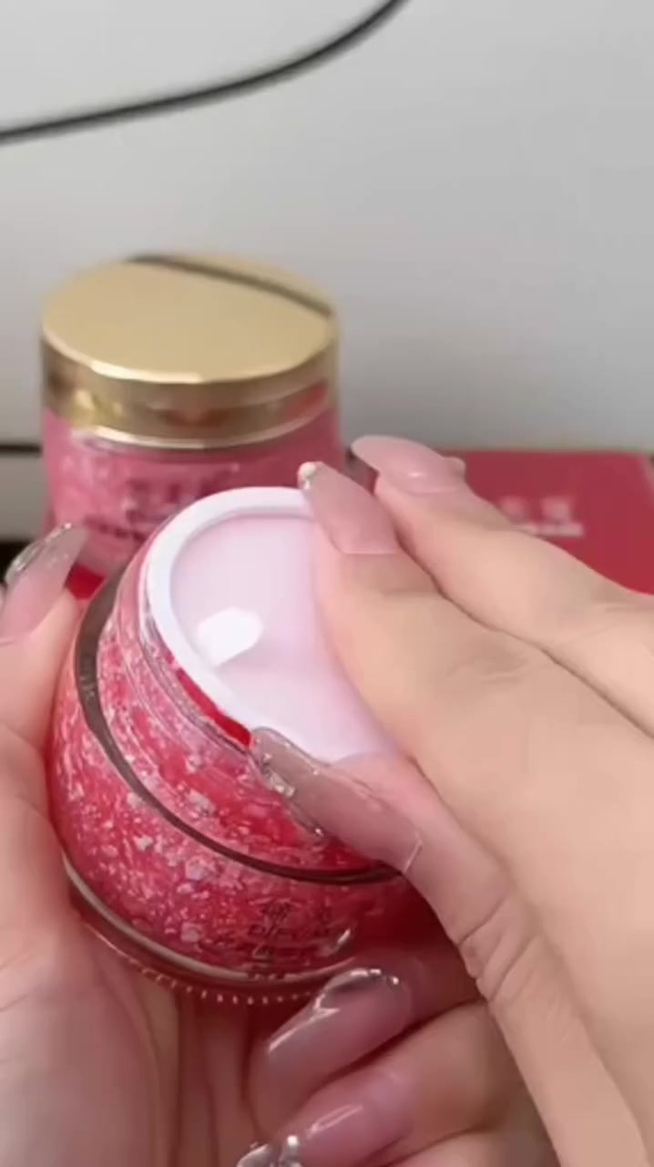 #كريم_دم_التنين
) تنظيف البشرة بعمق 
2) علاج الكلف والنمش
3 ) غمقان والتهابات البشرة
4) تساعد على تفتيح الوجه وتعالج حروق الشمس
5) علاج بثور الوجه والدهون الزائدة
6) ممتازة جدا جدا للبشرة الحساسة 👍
7) ممتازة فى تعطير البشرة


**إذا كنت صاحب هذا الإعلان وتريد حذفه لأي سبب، رجاءا أرسل رسالة إلى الدعم الفني**