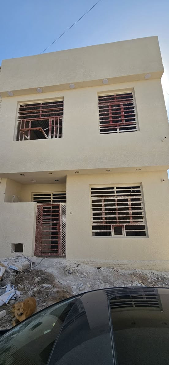 السلام عليكم
بيت للبيع 50 م
واجهه 6.60x7.5
 طابقين 
غرفتين نوم واستقبال ومطبخ
وحمام عدد ٢
الدوانم الشارع الاخضر قرب بانزين خانه 7
للاستفسار
***********
***********

