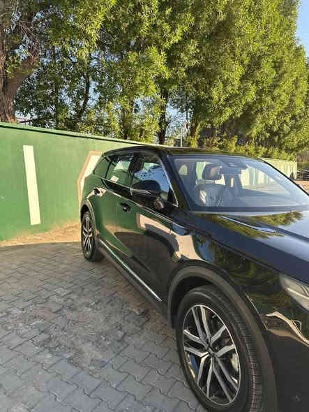 سلام عليكم 
من رخصه الادمن
بيسون T99 ماشيه ٢١ الف داخل مشمشي
المواصفات محرك ٢٠٠ تيربو
⚫️عداد دجتال
⚫️تدفئه كشنات
⚫️صندوك كهرباء
⚫️بانوراما
⚫️اوتو هولد
⚫️اوتو ستارت 
⚫️التحكم كله من الشاشه 
⚫️كامرات 360
الصندوك والبانوراما وهواي شغلات بيها من الشاشه وباقي المواصفات المعروفه السياره بيها طخه بسيطه بل دعاميه الخلفيه ومصلحها 
سعر السياره 20000$ يعني 30 مليون وبيها مجال بسيط جدا
مكان السياره بغداد حي الجامعه 
للاستفسار ***********
