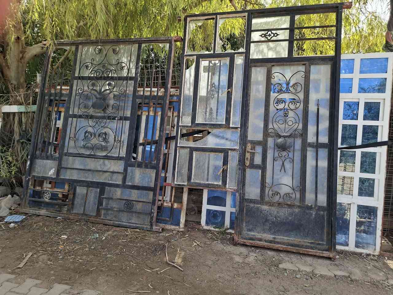 يوجد شبابيك تفصال قديم نظيف مع بوب خشب وشيلمان بلجيكي النهروان شارع الشمري سكلة ابوحسن تلفون ***********
***********
