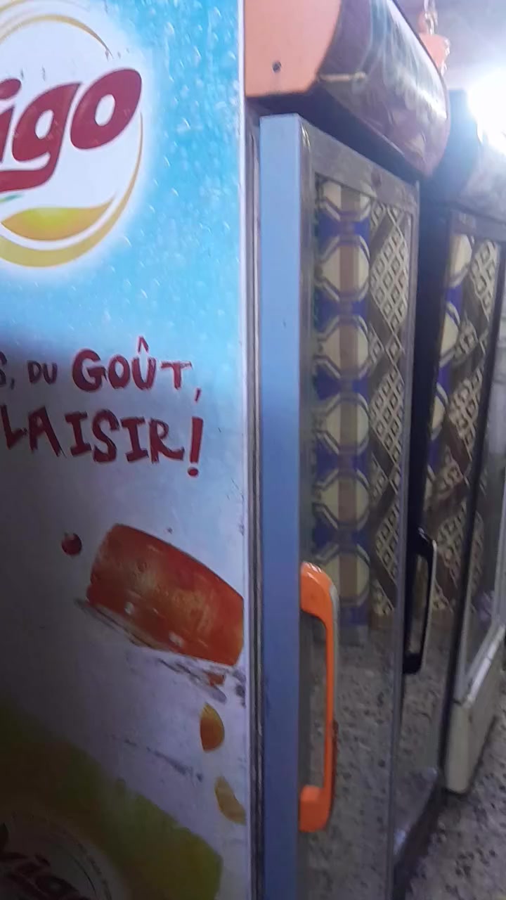 سلام عليكم عندي عارضة عدد ٤للبيع سعر عارضة ٢٥٠ عنوان بغداد الغزاليه ***********كل تقص مابيهن
