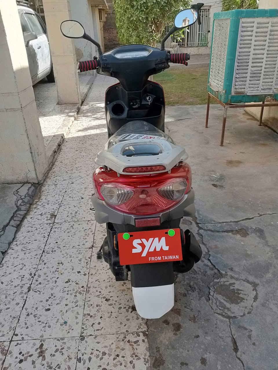 #ياالله السلام عليكم اخوان
دراجه سايم ابو عيون مكينتها فول نعومه ونشاط وحلوه الدراجه بفضل الله مال جناي وكشر مثل ماموضحه بالصور وبلاديه كهربائيات كلها شغاله نكره صلف. وهندر تايرات جدد والدراجه جاهزه مناقصها شيء 
 السعر600وبيها مجال للطيبين وبيك خير وادلل 

هــ(***********)
