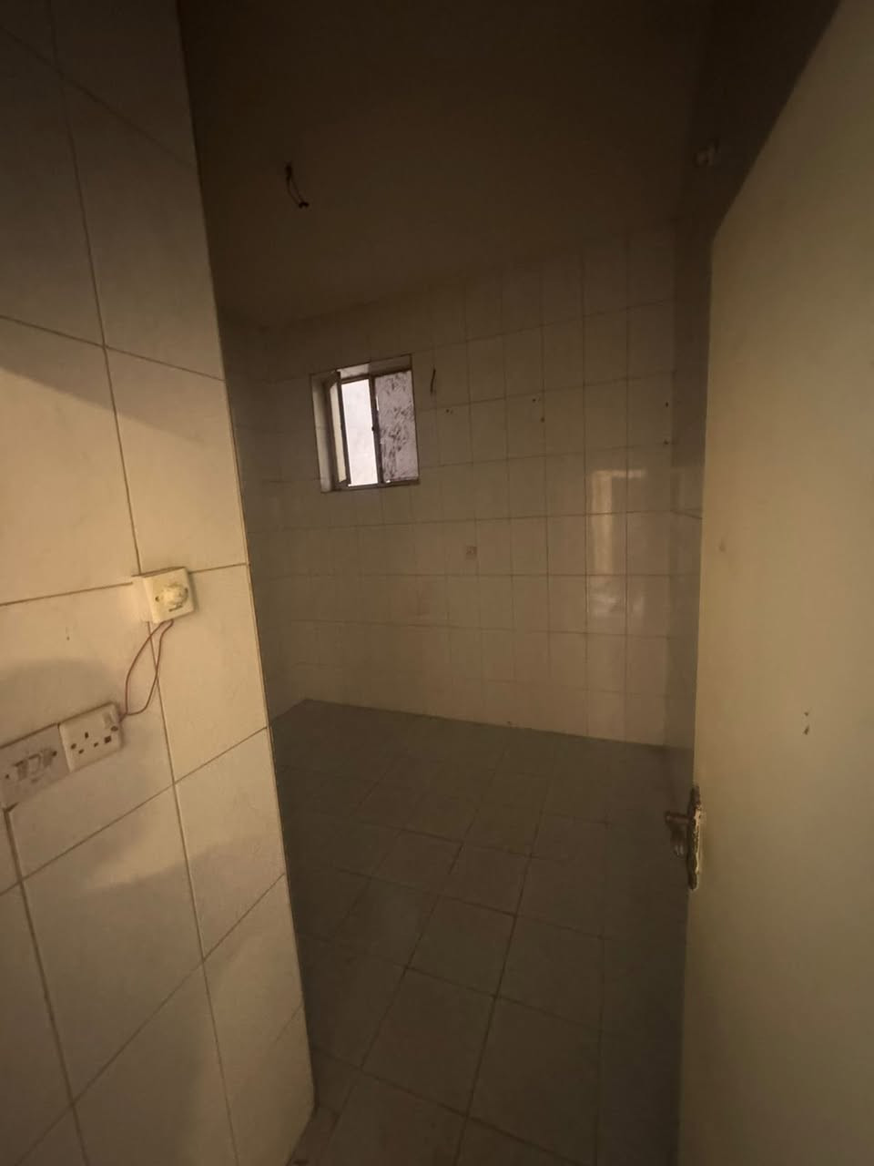 💎 للإيجار في السيدية 💎
📢 منشور رقم: ((584))
للإيجار في السيدية
شقة طابق ارضي

تتكون من:
• غرفتين نوم
• صالة
• مطبخ
• خدمات
💰 بدل الإيجار: ٦٠٠ ألف 
موقع السيدية شارع الصناعة

📞 للاستفسار أكثر لاتصال عبر

 الرقم التالي ***********
