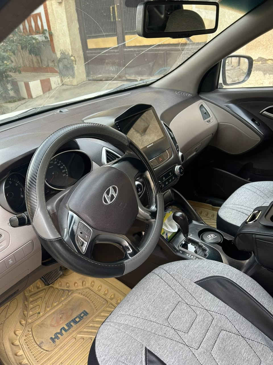 توسان 11 خليجي فول عدا  البصمة بيها قطعتين باب السكن والجامرلغ الايمن بسمي سنويه وهزة جديده 130 وبيها مجال بسيط عنوان ديالى بعقوبة 
***********
