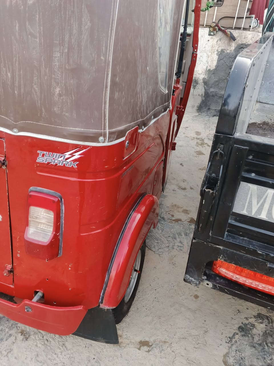 سلام عليكم تكتك 21شهر 12 محسوبه 22 بيه طخه راجعه على البارد دوس للانديه بس مرشوشه مكاني بغداد الحسينيه المعامل ***********
