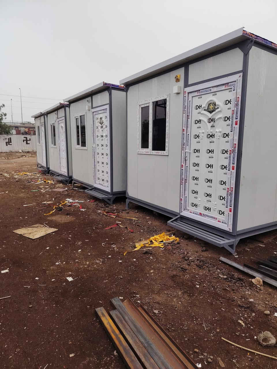 ✨ كرفانات فاخرة بمعايير هندسية متقنة – حيث تلتقي القوة بالأناقة
نقدم لكم مجموعتنا المميزة من الكرفانات المصنّعة بدقة عالية، والمصممة لتمنحكم تجربة استخدام راقية وموثوقة. نعتمد في صناعتنا على أفضل الخامات العالمية، مع عزل احترافي يضمن لكم راحة مثالية في جميع الفصول.
كرفاناتنا مناسبة للمدارس، والبيوت، والاستراحات، والمشاريع الحكومية والخاصة، وتأتي بتشطيبات فاخرة تلائم أعلى معايير الجودة.                                                                                                                                                                                                       🏛️ مزايا الصناعة الراقية :                                                                                                                                                                                     الأسعار:
⬅️ السعر المتر ضد الحريق🔥🔥33 الف دينار
يشمل🚪 البواب و🪟الشبابيك التركيه
و كهربائيات 💡سعودي 
⬅️ سعر المتر: العادي ب 24الف دينار 

يتوفر لدينا تغليف عضم جدران مع سقوف ثانويه سعر المتر ب 12الف دينار 

هاتف📞📞***********
