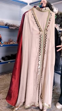 تخفيضات • توصيل • ملابس