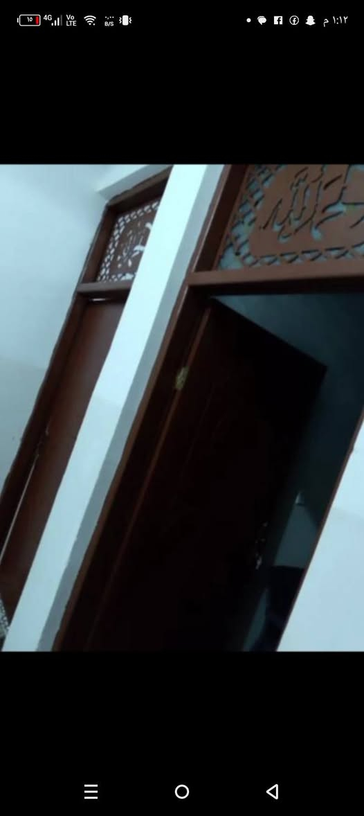 السلام عليكم دار للبيع مساحة 100مربع طابقين كامل يحتوي على 4 غرف نوم واستقبال ومطبخ  وحمامات 3 حولي ومنور الموقع بغداد الحسينية بظهر السوق الصغير قرب المدرسة القومية ومدرسة المجاهد التربوي السعر 145 للاستفسار ***********
