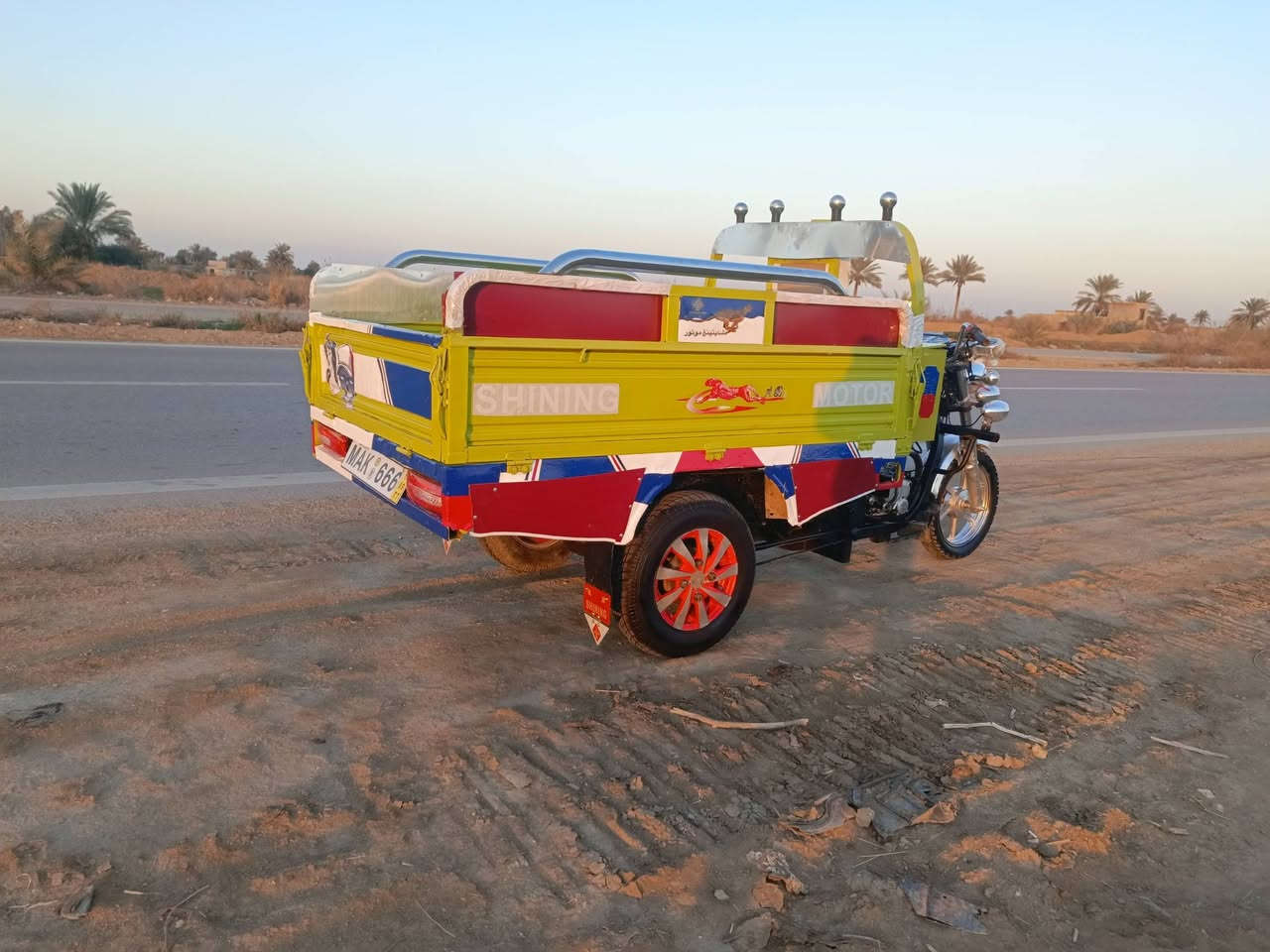 السلام عليكم ستوته للبيع موديل 15 ستوته حلوه على اجازه كهرباء شغاله مقفوله شاصي وركبه اوراق صولي كان ماكينه 22بابل شومري السعر ١٢٥٠ وبيها مجال***********
