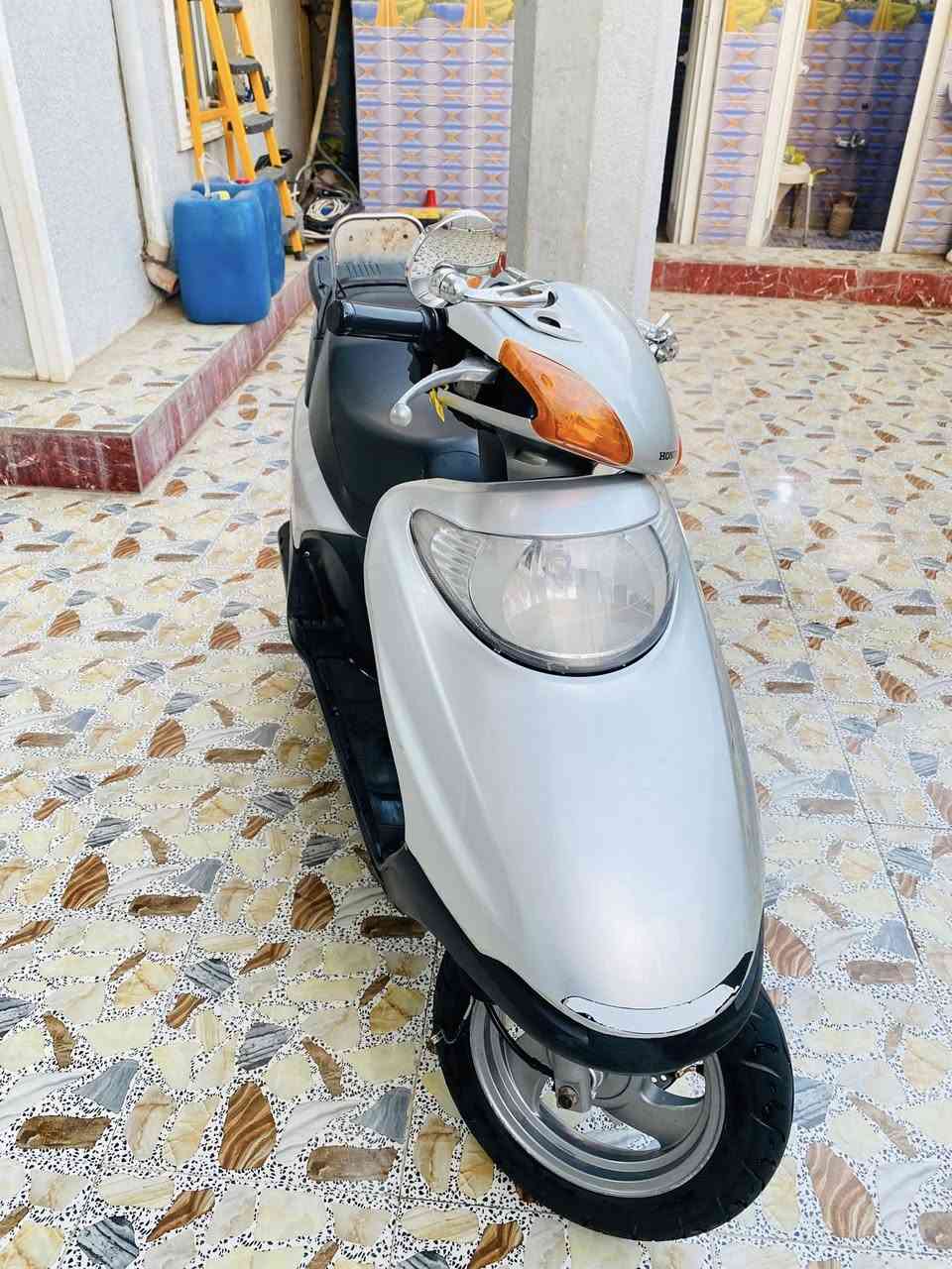 سلام عليكم 
دراجة سبيسي ياباني للبيع
مفتوحة مرة وحدة عندي يعني اني فاتحه 
كفرات بلاد والختم كما موضح بالصورة 
دراجة شلعة ومعدل فول 
نعومة تجي وتفحص النعومة 
كله شغالة من سلف وهندر وكهربائيات
مكانه كوت الشهداء 
السعر 650 وبيه مجال حگ الجية
رقمي ***********
الاسيا ***********
