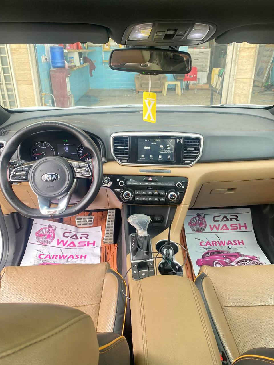 سبورتج ٢٠٢٠  جي تي لاين اعلى فئة  
فول مواصفات  خليجي مكفول 
عدا طخة دراجة خفيفة باب السائق 
 رقم بغداد بأسمي
-بصمه عدد٢
- نوعين قياده عادي +اوتوماتيك
-ترحيب عند الاقتراب مري شفط
- ثلاث انواع انظمة قياده 
- ⁠منضومة زنون 
-صندوق كهربائي
-فتحه بانوراما
-شفتات ستيرن
- داخل عسلي 
- اوتو بارك
- حساس تنبيه امامي و خلفي 
- اشاير بالمري 
-تبريد امامي خلفي قطعتين 
-تجوة بالمقاعد الخلفية
- شاشة كبيرة خرائط
-تحكمات جهتين  
-مانع انحدار 
- كشنات جلد 
- كروز سرعه 
- مانع انزلاق 
- مكينة 2000 دوش 
- ⁠ماشية ٩٦ الف كيلو
- ⁠السعر ٢١٥ وبيها مجال 
-مكان سيارة بغداد -البنوك
-للاتصال ***********
