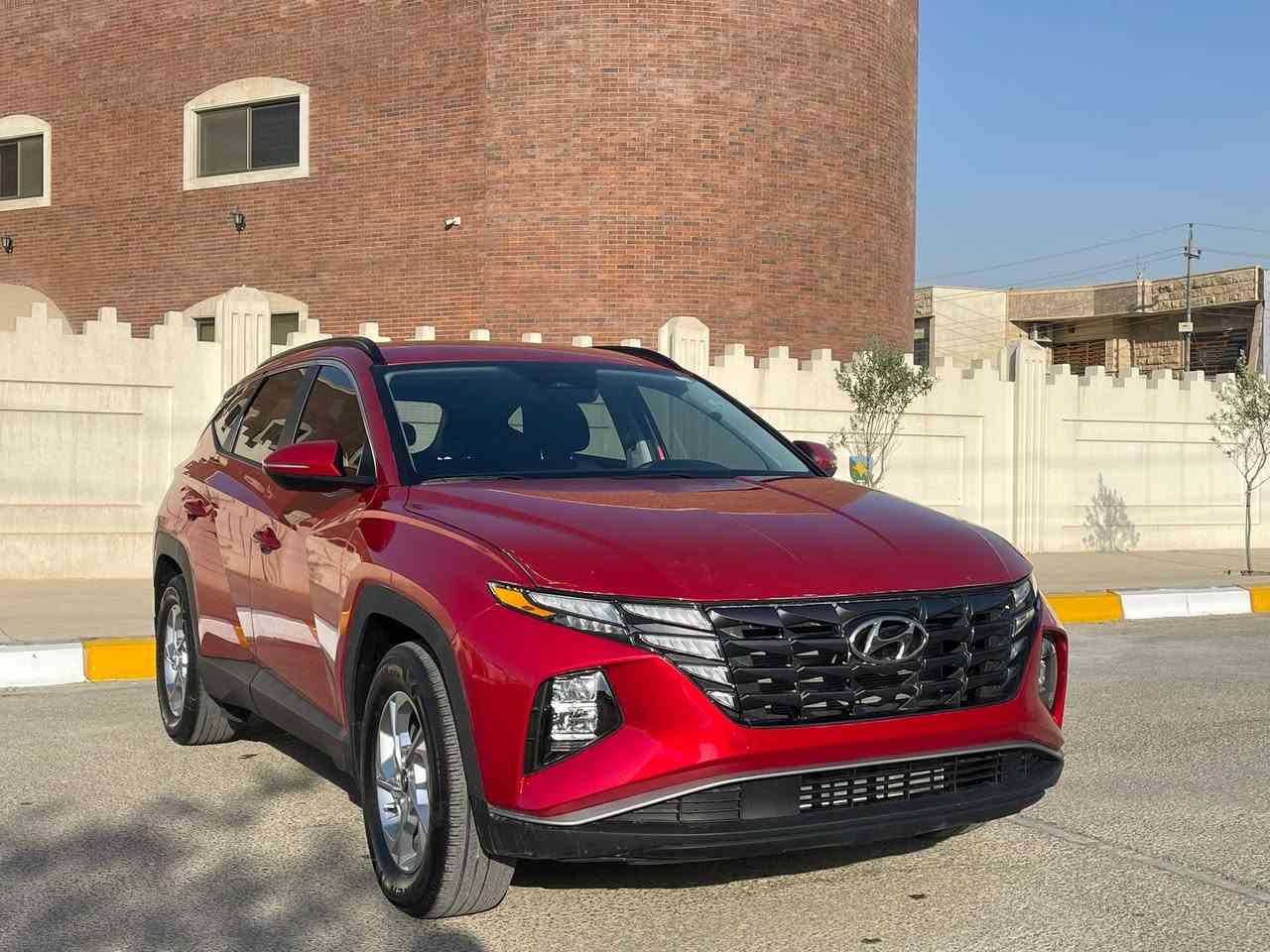 هونداي توسان SEL 2023
حجم المحرك : 2.5L  ￼

المواصفات : SEL
ماشية 15000 mi

بصمة وتشغيل عن بعد دخول ذكي

شاشة كبيرة تدعم CarPlay ￼

كاميرا

هاند بريك بصمة

كشن كهربائي

تدفئة كشنات ￼

اوتو هولد  اوتو ستارت اوتو ستوب

 نظام النقطة العمياء Blind Spot Monitoring

توقيف جزئياً أو يبطئ السيارة تلقائياً عند وجود سيارة في النقطة العمياء أثناء الدخول إلى الشارع العام بشكل خاطئ 

تحذير الخروج عن المسار + المحافظة على المسار Lane Keeping Assist 

رادار امامي (تحديد مسار)

‏‎رادار جانبي (نقاط عمياء)

‏‎رادار خلفي (التحذير من الاصطدام)

‏‎حساسات خلفي 

شحن لاسلكي للموبايل

صندوق كهربائي 

مانع انزلاق+ABS

نظام قيادة :    ECO-NORMAL-SPORT-SMART-SNOW

تحكم استيرن 

تبريد لمس

تبريد مركزي

لايتات ليد عدسه زينون بلادي

بك لايتات LED بلادي

‏السعر 185

￼***********￼  واتساب

***********

*********** واتساب

#بيع_سيارات
#سيارات_للبيع
#عروض_سيارات
#سوق_السيارات
#سيارات_مستعملة
#سيارات_حديثة
#شراء_سيارة
#سيارات_العراق
#سيارات_الخليجي
￼
