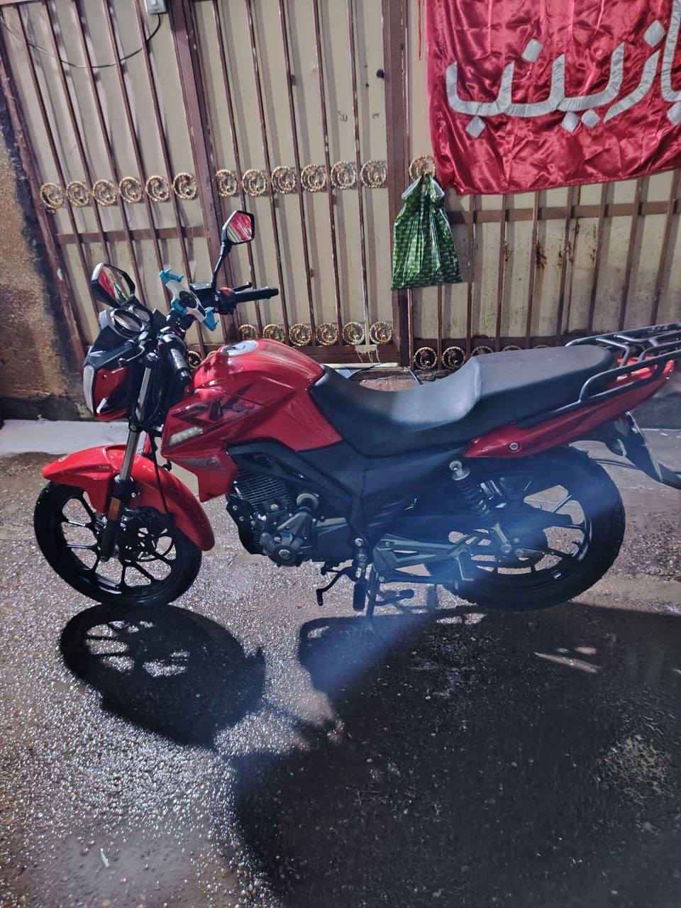 سلام عليكم دراجة RK ايطالي مكينة 200 موديل 24 مرقم اربيل سنوية لحد سنه29 بأسمي تحويل ثاني يوم  ماشيه 17 الف دراجه جديده ومكفوله كفاله عامه من كلشي سعر مليونين وبيها مجال للشراي مكاني بغداد للاستفسار *********** متواجد واتس وع رقم فقط
