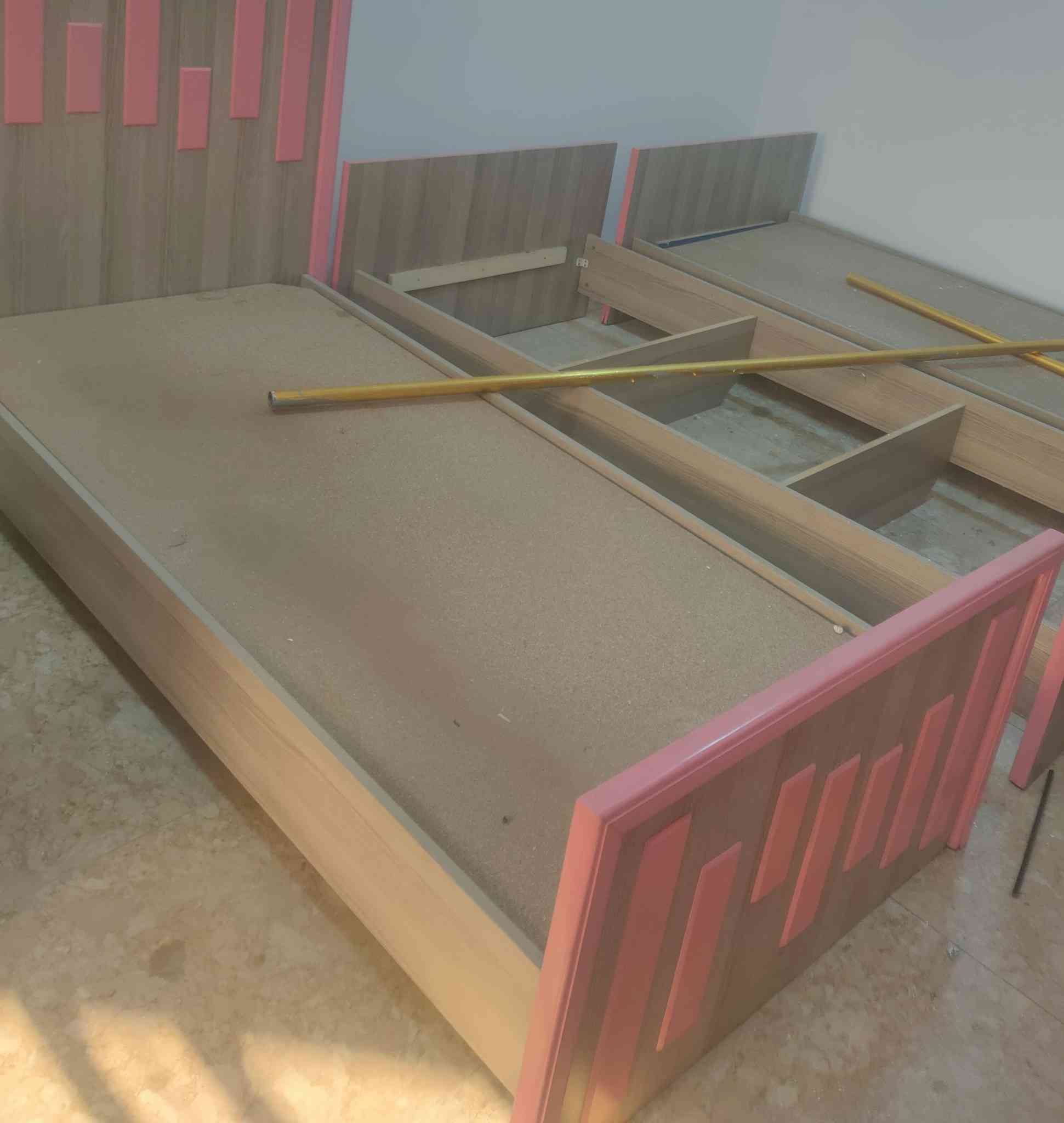 غرفة بناتية سعرها ٢٥٠  مكان بغداد
واتساب ***********
