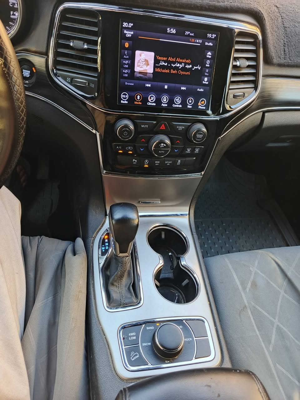 سلام عليكم جيب موديل 19 لمتت ماشية 83500 حقيقي حادث بنديد فقط بدون دواخل محرك كير كفالة فور ويل بدون إرباك بجم كبس ويل 20 شفتات سيارة حلوة سعر 250 رقم تلفون ***********
