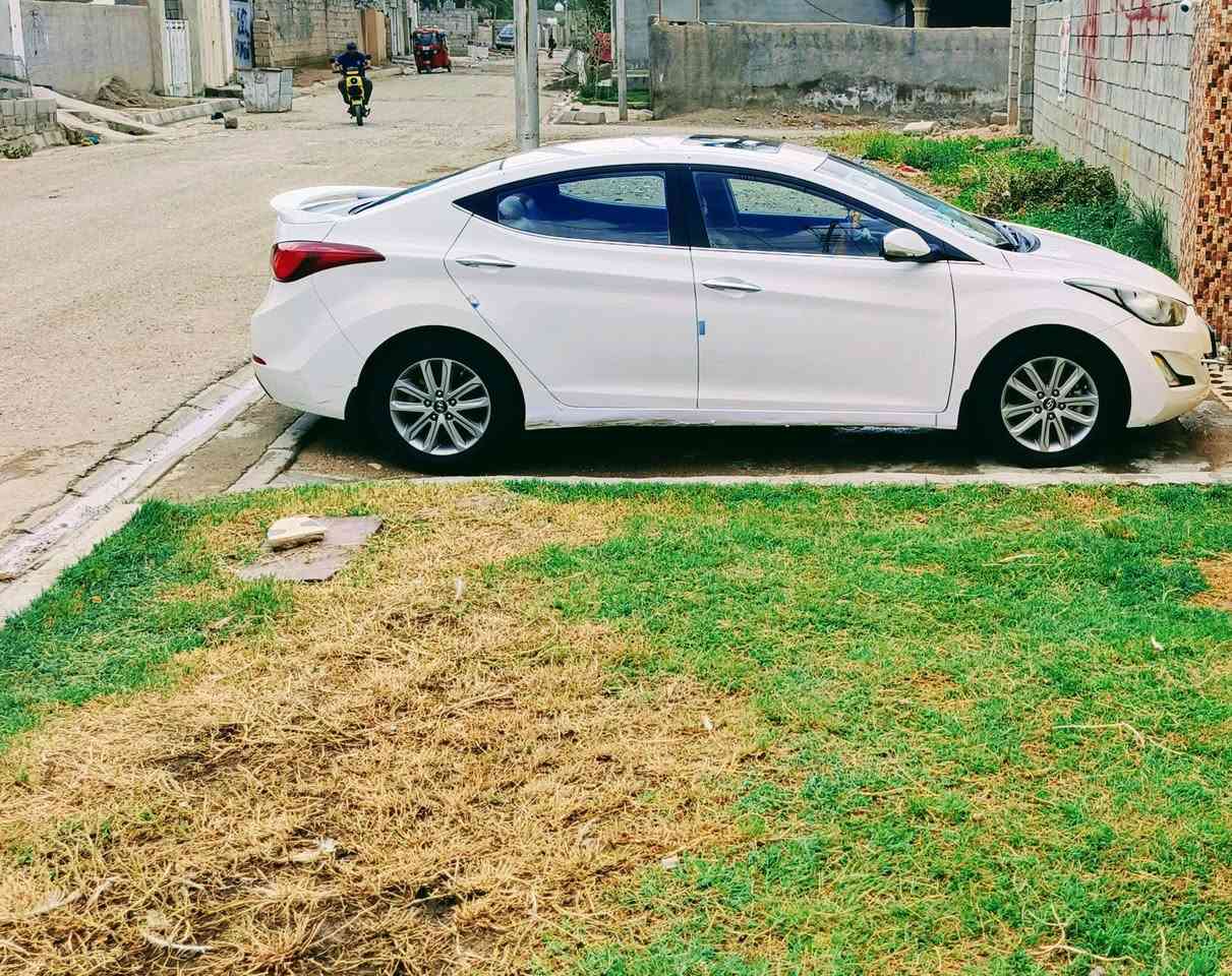 سيارة لنترة موديل ٢٠١٥للبيع خليجي للاستفسار تصال على رقم ***********

