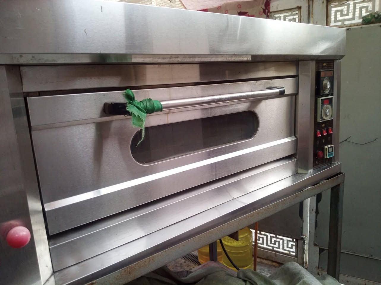 فرن كهربائي غازي نظيف استعمال بيت الحجم كبير للمعجنات الكيك والكعك والصمون السعر 400$ العنوان الشعب شارع الصحة
الهاتف / ***********
