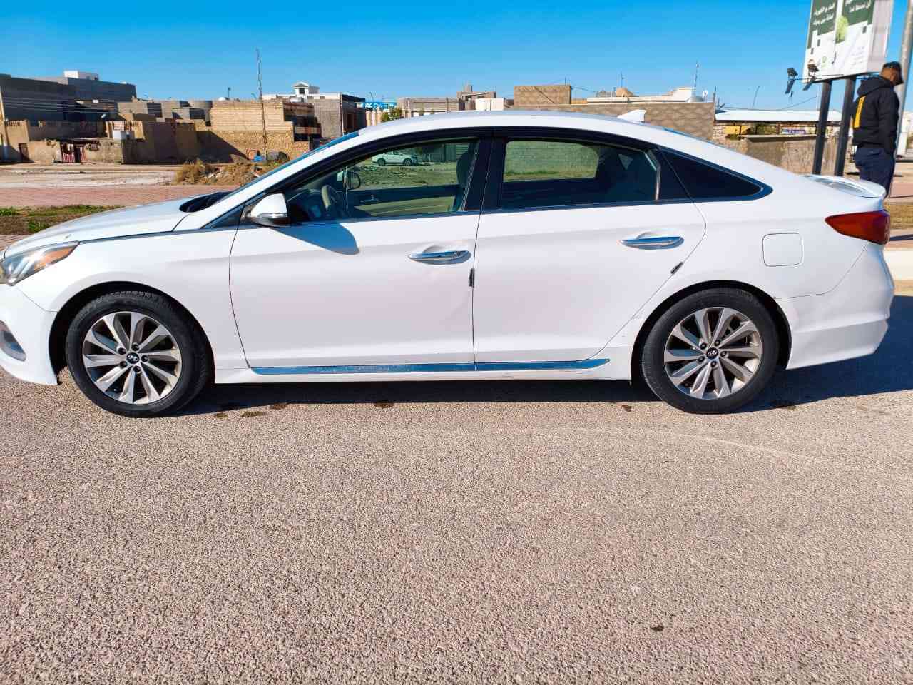 بسم الله يا الله
سوناتا  للبيع 
موديل 2017
لون ابيض صدفي 
رقم انبار الجديد تحويل مباشر 
وارد امريكي 
محرك 2400.jdi  ممفتوح فقط معلي كازكيت لاتبخير ولا تنقيص 
سياره ليبل واحد ضرره دعاميه اماميه من امريكيه فقط 
وهنا صار بيه صبغ قبق صندوك وشويه براس البنيد اثر تكشير 
بدون ضربه والسونار مرفق مع الصور باقي كفاله والك الفحص 
نضام سبورت دبل كزوز كشن كهرباء داخل لون بيجي 
تبريد تدفئه شرط تخم تاير جديد بطاريه جديده 
محرك كير شرط صدر خلفي امامي كله جديد 
سياره احله من صور جديده مال جناي ترايك وين ميعجبك 
المسافه المقطوعه 133
مكان السياره الرمادي 
السعر 122ورقه 🖐
الشراي يتصل وبلخدمه 
***********
***********
