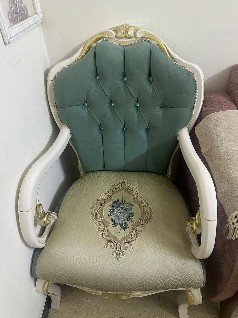 قنفات ثنين ثلاثية  ب٢٠٠ بيهن مجال خشب زان 
مع كراسي ملكي عدد ثنين ١٧٥ وبيهن مجال


**إذا كنت صاحب هذا الإعلان وتريد حذفه لأي سبب، رجاءا أرسل رسالة إلى الدعم الفني**