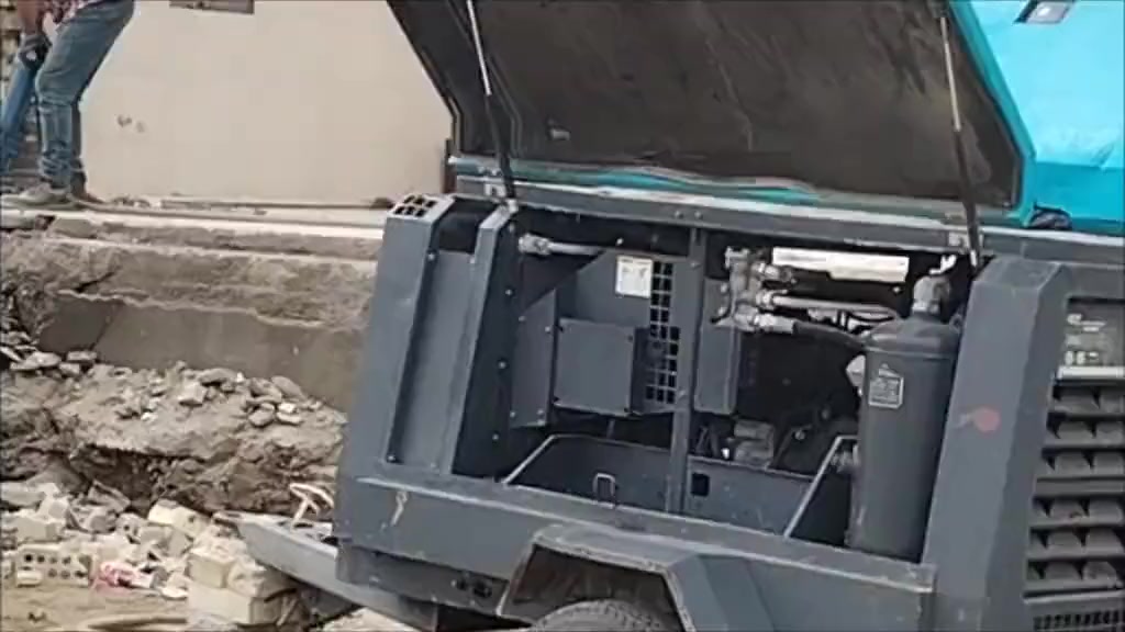 السلام عليكم 
نوفر لكم كوادر متمرسة من مجال استخدام الجك همر 
وهو الة فريدة من نوعها بوزن 40kg
والتي توفر خدمة تفليش وهدم الصب بكفاءة عالية جدا 
يستخدم في هدم وتفليش
المنازل 
البنايات 
الركائز 
الارصفة 
كافة انواع الخرسانة 
وبكفاءة جدا عالية 
وحيث تكون لهذه الالة كادر خاص لا يمكن لاي شخص العمل بها 
او حتى حملها 
للعمل في كافة محافظات العراق 
للتواصل
 ***********
#جك_همر #تفليش #هدم #بناء #منازل #مقاولات #صب 
#خرسانة #بغداد
