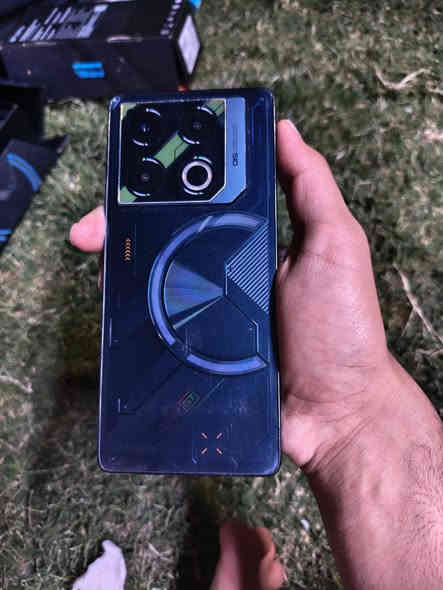 السلام عليكم
جهاز انفنكسGT 20 pro 
يشغل 120 fps
مستعمل نظيف جدا 
بي فطر قليل موضح بالصورة
السعر 325 وبي مجال 
العنوان بغداد ***********
