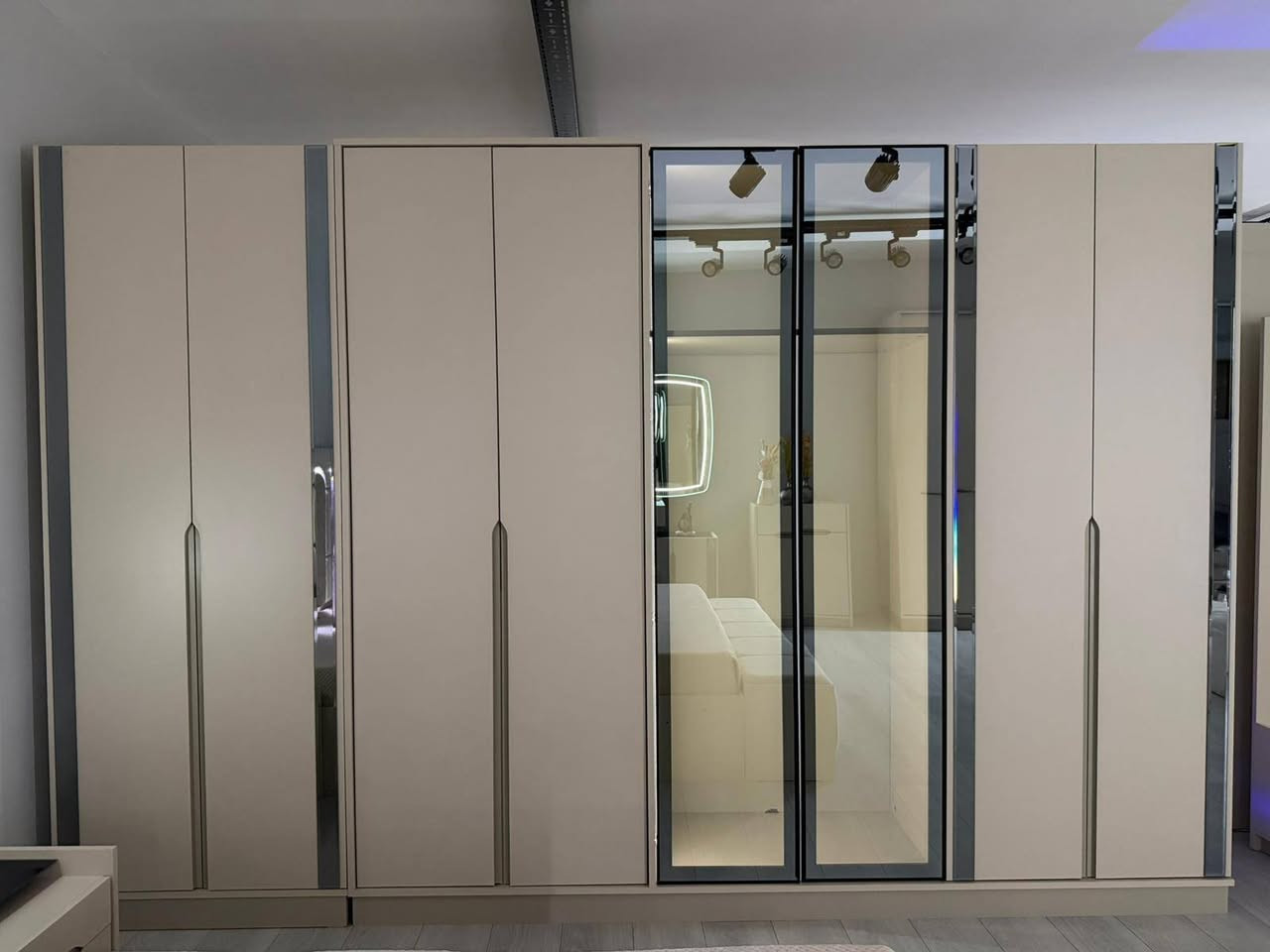 10 قطع كنتور ملحق اناره فول جميع اجزاء الغرفه مجرات سكك مراحل ابواب هيدروليك سرير مخزن شازلون مخزن متوفره الان في معرض الشركه الكائن طريق رفاعي نصر مجاور جامعة اوما الاهليه للاستفسار اكثر يرجى الاتصال على الارقام التاليه 
***********
*********** واتس فايبر تلگرام 
البيع بطريقة النقد والاقساط 
الشد والنقل داخل محافظة ذي قار مجانا
