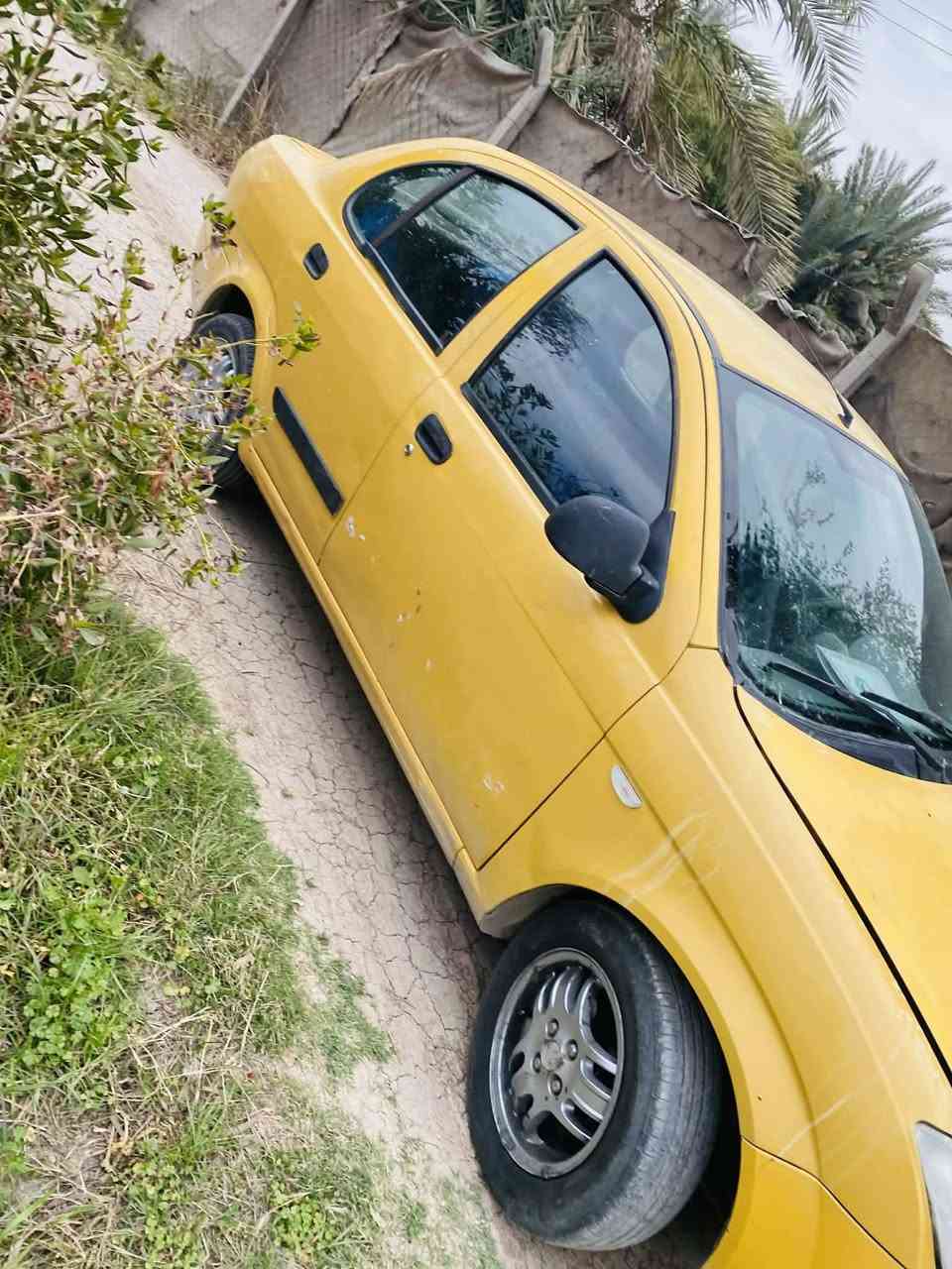 سلام عليكم طيبه موديل 2017. سياره بسمي حلوه مصفره هيه وغرامات. كرهبايات كله شغله تبريد. تدفئه شغله. تخم تاير ويل كب.  حداديه اماميه وخلفيه جديده. دبلات جداد. مكفواله من ضربه.  وبيه مكان صباغ مكان بابل محاويل. سعره.  37 بيه مستعجل. ***********
