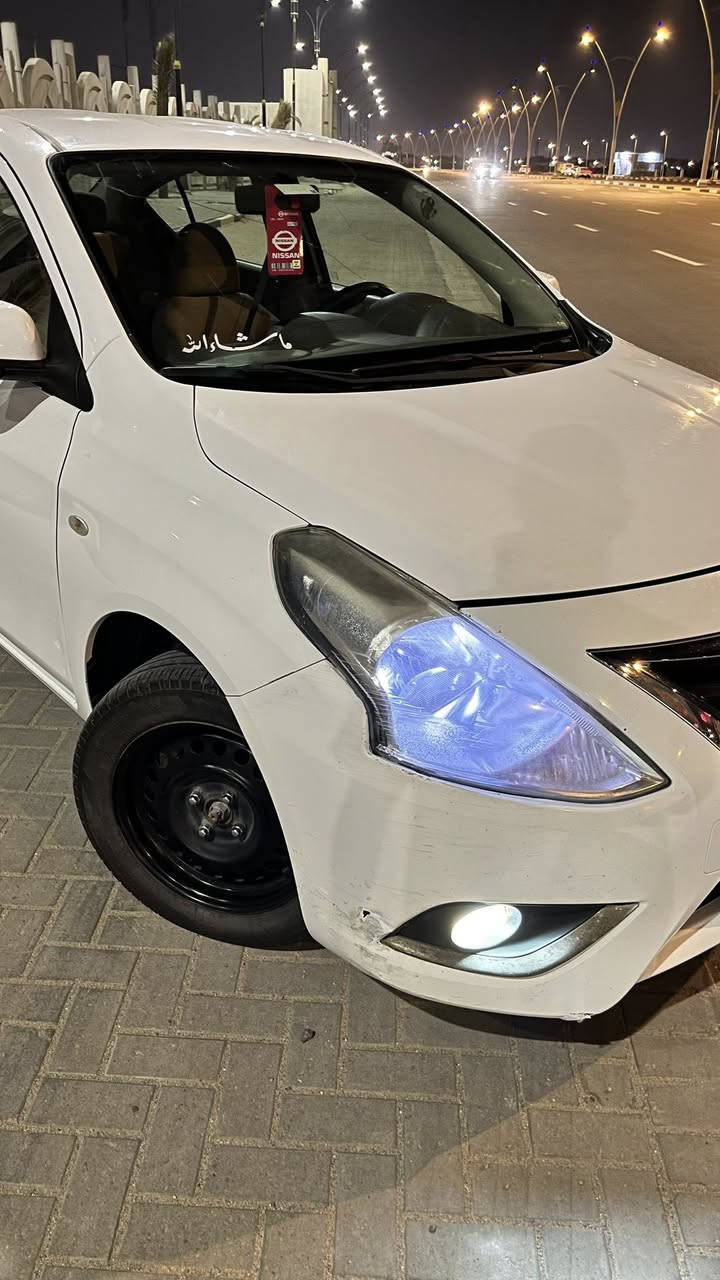 نيسان سني 2021
ماشيه 130 الف
مكفوله من الصبغ والتبديل بيه بس زلغ بالجاملغ ورصعات بالبنيد
عليه ادامه كامله وطخم بلكات 
بيه طخم تاير مكانه البصره القبله
***********
