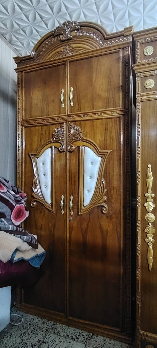 غرفة خشب مستعمله للبيع *********** الموقع الغزالية السعر مليون اوسبعمية اوبيها مجال
