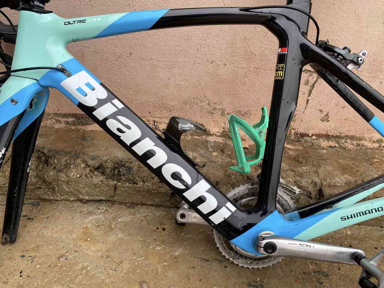 السلام عليكم شباب فريم فول كاربون القياس 53   والدراجه كامله هيه والسستم السعر 600 واليحب يشتري هذا رقمي ***********🚴❤️
