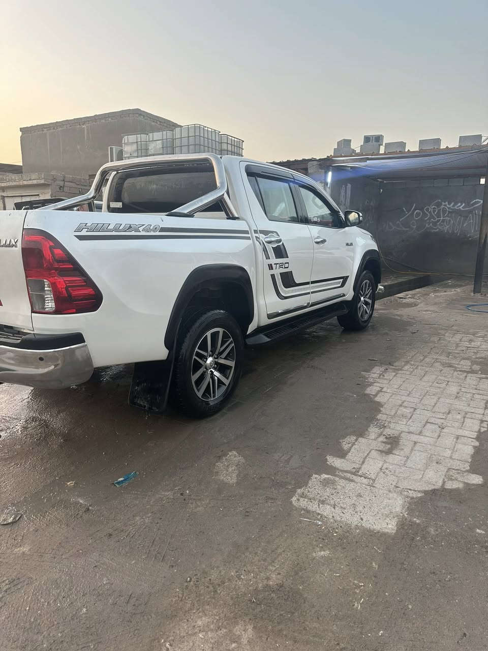 سلام عليكم سياره بيكم تويل  2017
سياره جديده معنه الكلمه 
محرك كير جديد كير  اوتماتيك
سنويه جديد هزه ما منتيه بعدهه
حداديه  تخم تاير  كله جديده 
بيه رشه  صبق قليل بل باب مال سايق فقط والباقي كفاله 
سعر195 وبيه مجال بصيط  
***********
