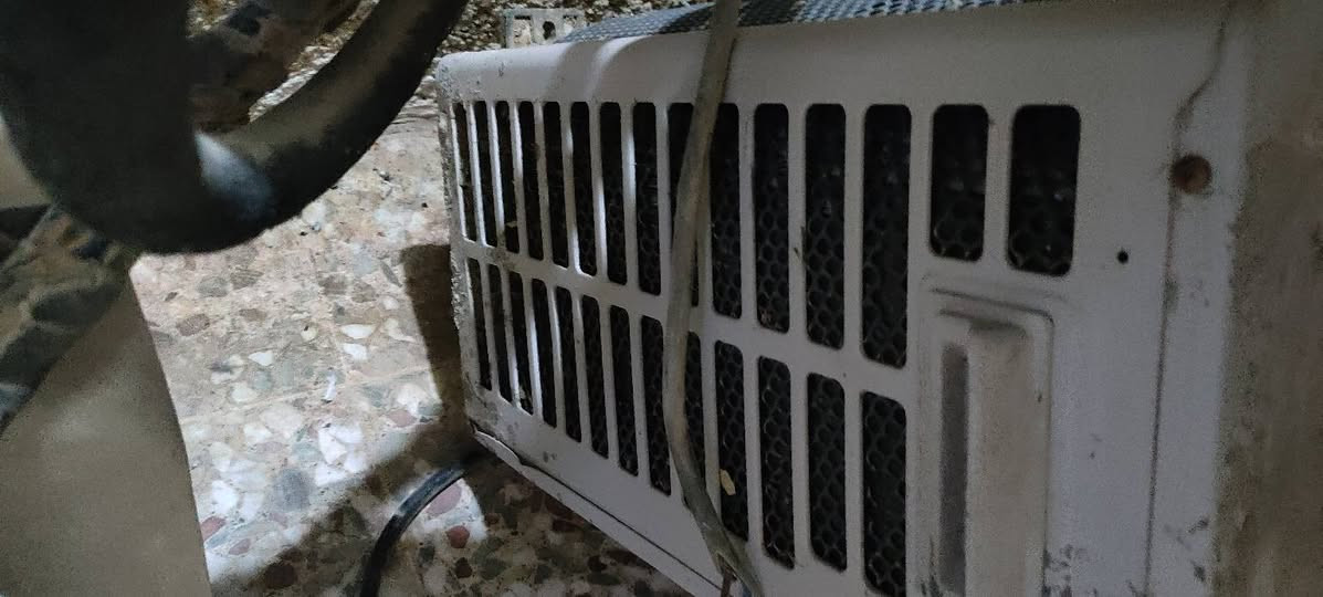سبلت طن ونص سامسونگ التايلندي بي ليك بالداخلية فقط كامل مع بورياته والكيبلو وريمونت السعر ١٢٥ قفل
مكاني النجف 
***********
