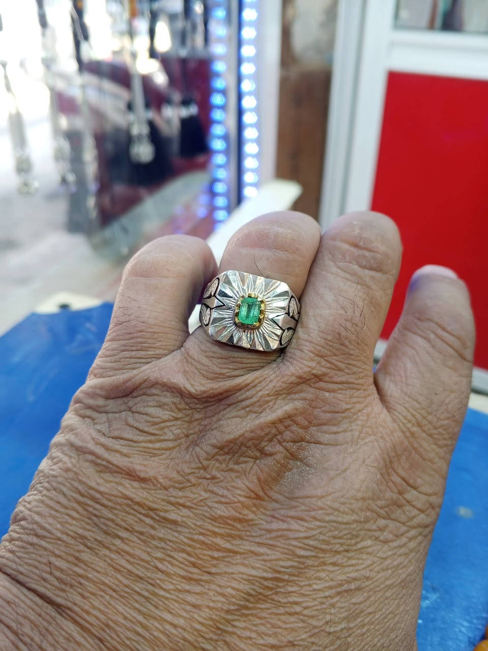 زمرد.كولمبي مع شهادة منشأة


**إذا كنت صاحب هذا الإعلان وتريد حذفه لأي سبب، رجاءا أرسل رسالة إلى الدعم الفني**