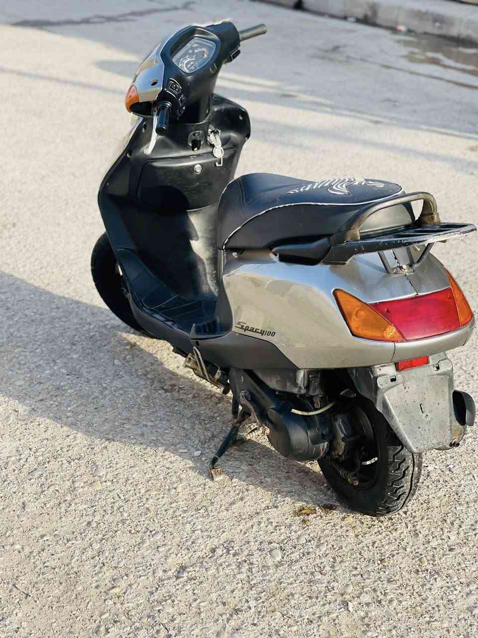 سلام عليكم سبيسي ياباني للبيع مكينه مفتوحا رايمر مره وحده كهربائيات شغاله كفر اصلي مختم كابريتر اصلي مابيها نقص سعر500 وبيها مجال مكاني كوت العزا رقمي ***********
