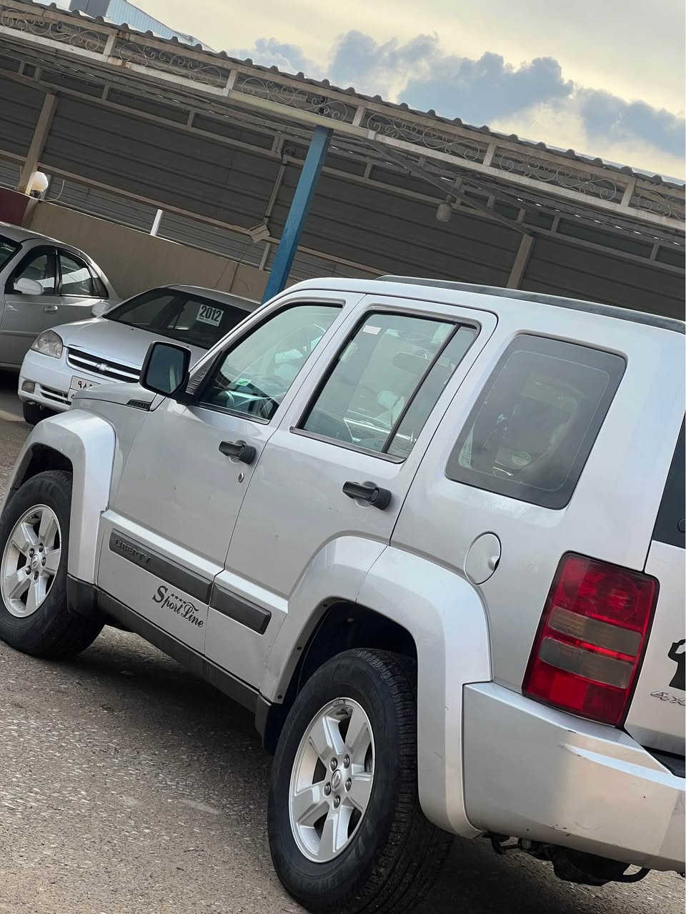 جيب لبرتي 2012 محرك 6 سلندر

كير و محرك و تبريد و تدفئة بشرط 

تخم امامي و خلفي جديد 

دبل اكسل شغال 

رقم دهوك تحويل بشرط 

عليها غرامه 10ورقه ينزل من سعر 

بيها 4 قطعات بخ بدون دعم 

سعر 88 ورقه و مجال 

ينزل 10 ورقات يعني صافي 78 ورقه 

مكان السياره قضاء بردرش بين موصل و عقره

رقم تلفون ***********

اسيا *********** اكر, نينوى
