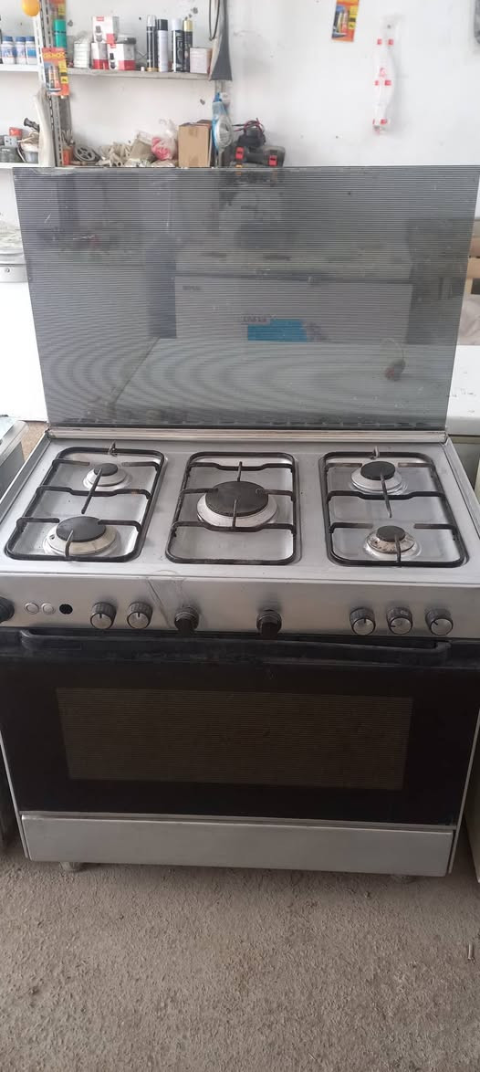 السلام عليكم .
يتوفر طباخات متنوعة . كريازي . عشتار . تركي . بدون فرن  
واسعار متنوعة حسب نوع الطباخ .. الكل شرط الشغل والنظافه
واليريد صيانه طباخات هم موجود .
مجمع الاخوين / حلة . دبلة . مقابل مدرسة الوركاء 
*********** / ***********
