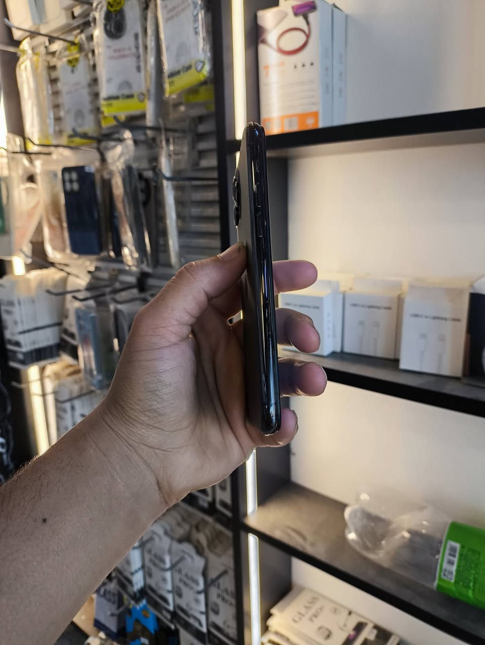 🔥 للبيع - iPhone 11 Pro 🔥
📱 ايفون 11 برو 💾 ذاكرة 64GB 🔋 بطارية 100% (مستبدلة أصلي)

✨ مواصفات الجهاز: ✅ تك سيم شغال طبيعي ✅ كامرات شغالة وتصويرها حيل حلو ✅ صوت شغال وواضح ✅ شاشة ثلث خيارات أصلي (مستبدلة) ✅ هزازات شغالة طبيعي ✅ وايفاي وشبكات شغالة طبيعي

🖤 لون الجهاز: أسود ✨ شخط مابي

⚠️ ملاحظة: بصمة الوجه تحتاج برمجة

💰 السعر: 175 ألف دينار

📍 الموقع: الموصل - الأيسر

📞 التواصل: *********** أو خاص

🚫 ماكو توصيل للمحافظات ماعندي
