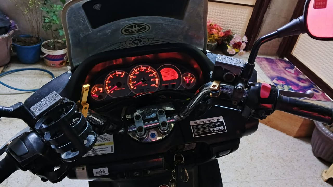 دراجة ياماها ماجستا دبل رون
محرك 250cc
لايت زنون 
نضافه كفرات 70 بل 100
دراجة كله شغاله عدا كيج البنزين
مجفته تجفيت جديد صوت ناعم
السعر مليون 800
***********
